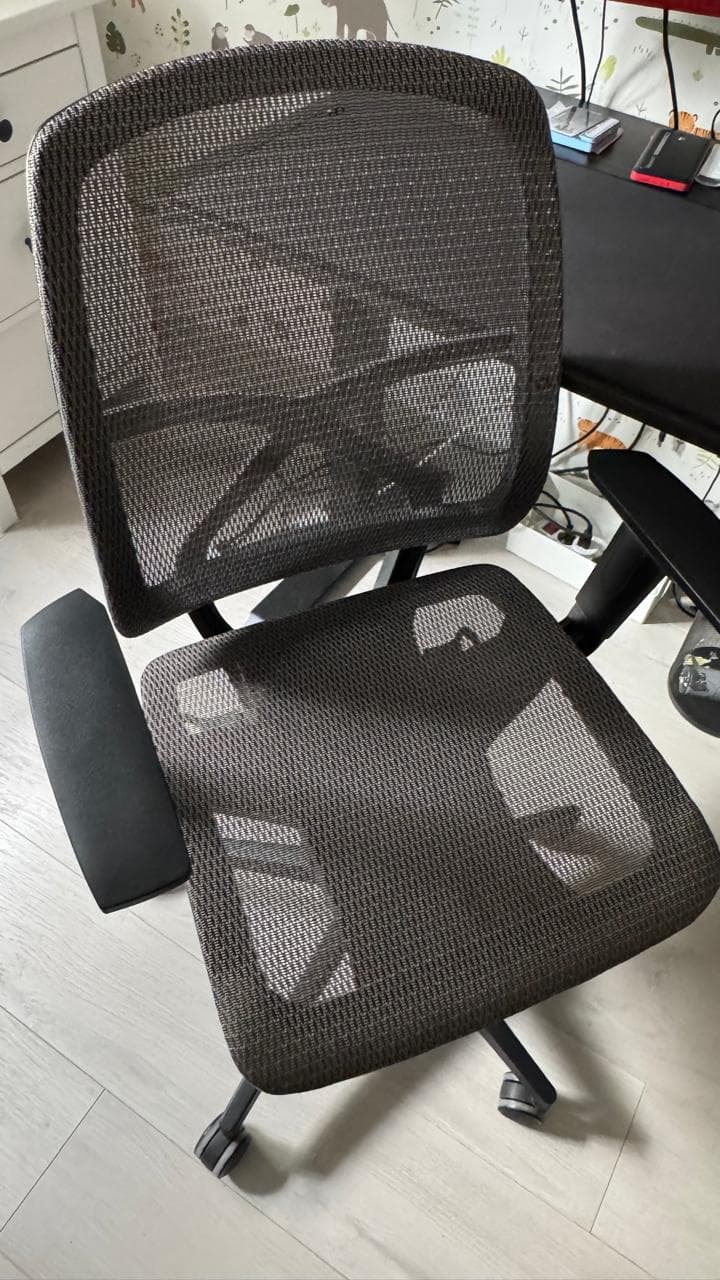 Silla de escritorio ergonómica con ruedas