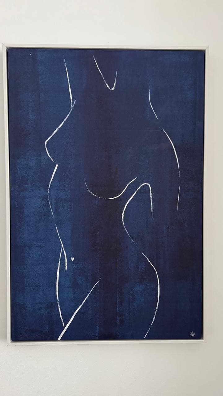 Cuadro figura femenina abstracta – fondo azul marino