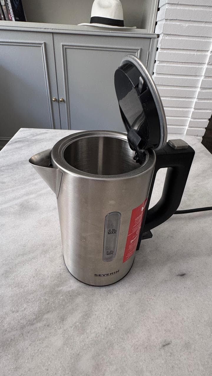 Pava eléctrica Severin 0,5 L acero inoxidable