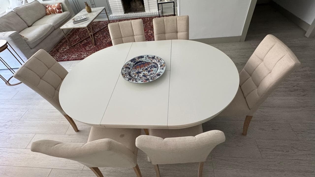 Mesa de comedor extensible ovalada blanca con pata central