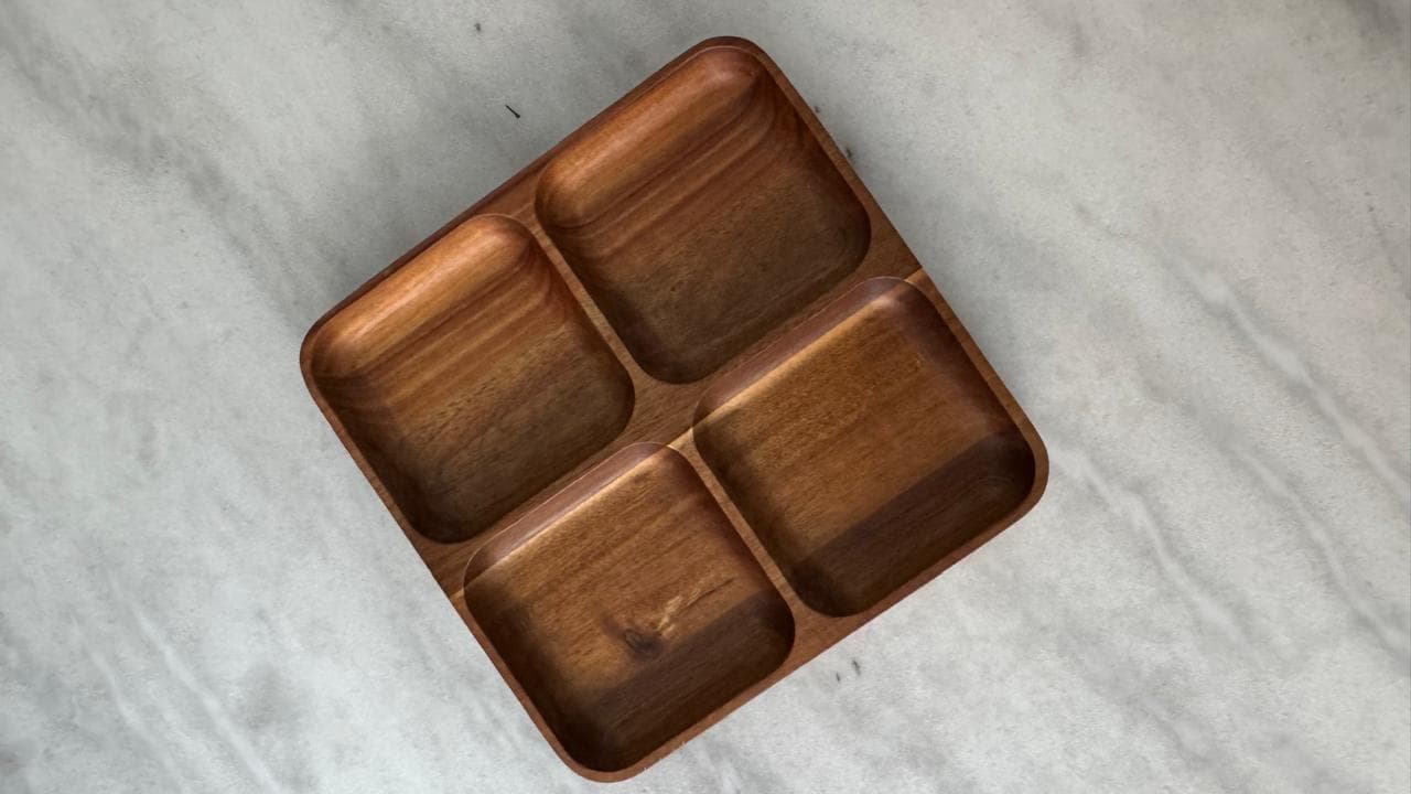Bandeja de madera para picoteo con 4 compartimentos